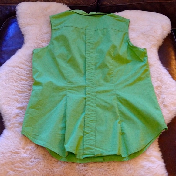 Set of two button-up shirts sleeveless. - Picture 9 of 9